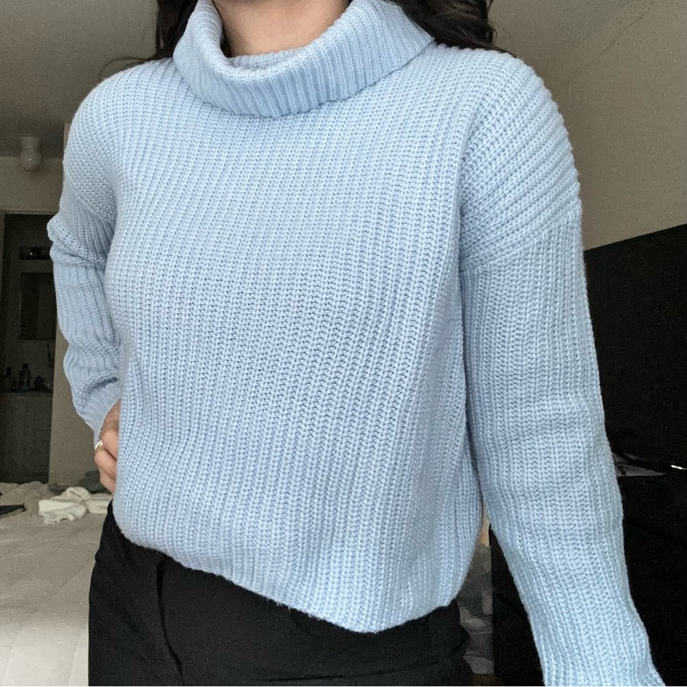 Baby blue sweater. Size: M. Brand: Forever21.